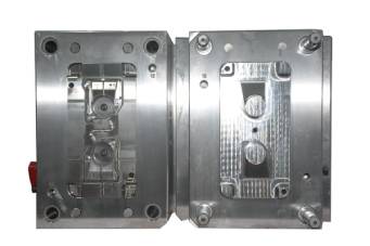 注塑模具加工廠在選擇模具配件時(shí)需要注意些什么？