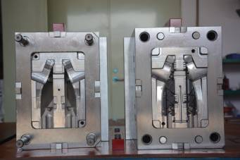 模具注塑廠在注塑加工時(shí)注塑機(jī)為什么會(huì)產(chǎn)生噪聲？