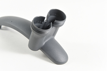 塑膠模具注塑加工選擇注塑機(jī)時(shí)應(yīng)該注意什么呢？