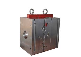 注塑模具加工精度及加工余量的預留。