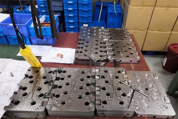 塑膠包鐵件模具加工 塑膠包鐵件模具加工