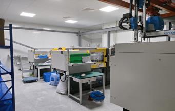 注塑成型的零件容易混入污染物嗎？