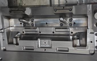 塑膠模具廠怎樣提高生產(chǎn)效率與質(zhì)量？