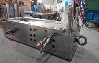 塑膠模具滑動怎么辦？簡單幾招，輕松解決！